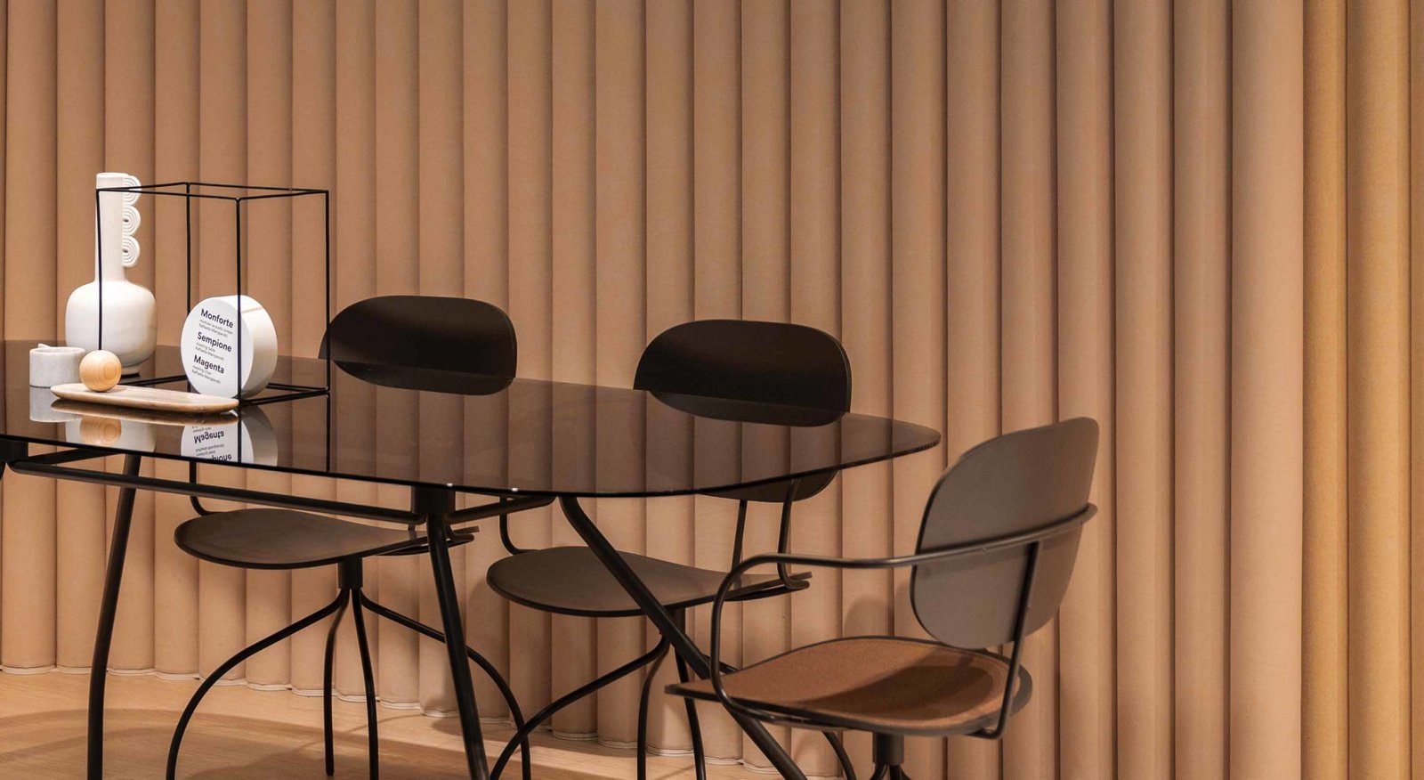 Glass vintage dining table Product presentation